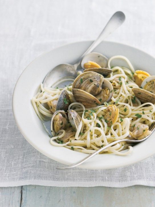 Linguine & Clams (photo by Williams-Sonoma blog)